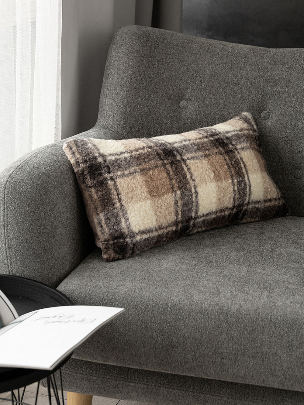 Подушка декоративная DeNASTIA 30х60 букле клетка на молнии 100%ПЭ бежевый,чёрный