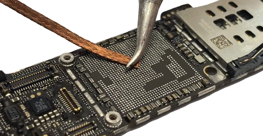 Ремонт материнской платы на iPhone 13 mini