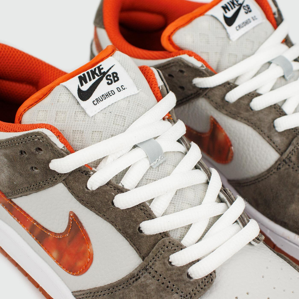 Кроссовки Nike SB Dunk Low x Crushed DC Skate Shop