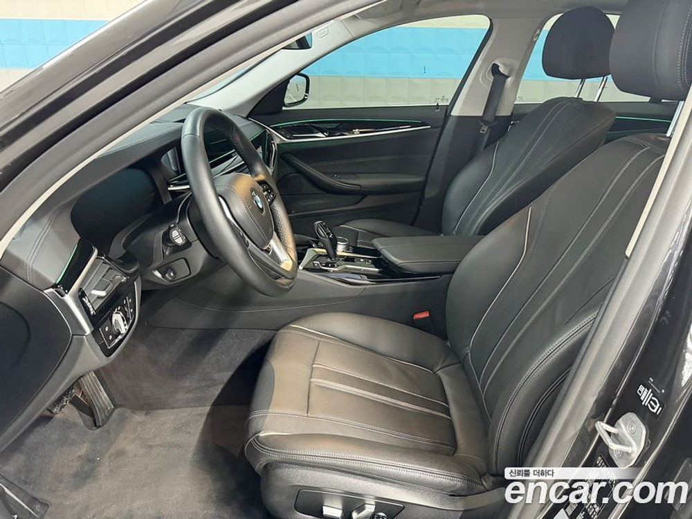 BMW 5 Series (G30) 520i Luxury (03.2020)