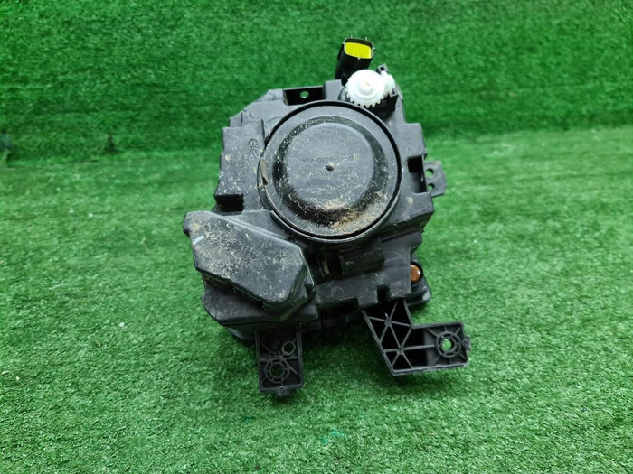 Битая Фара правая Москвич 3 (2022-н.в.) галоген