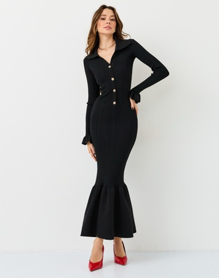 Платье с воланом на пуговицах