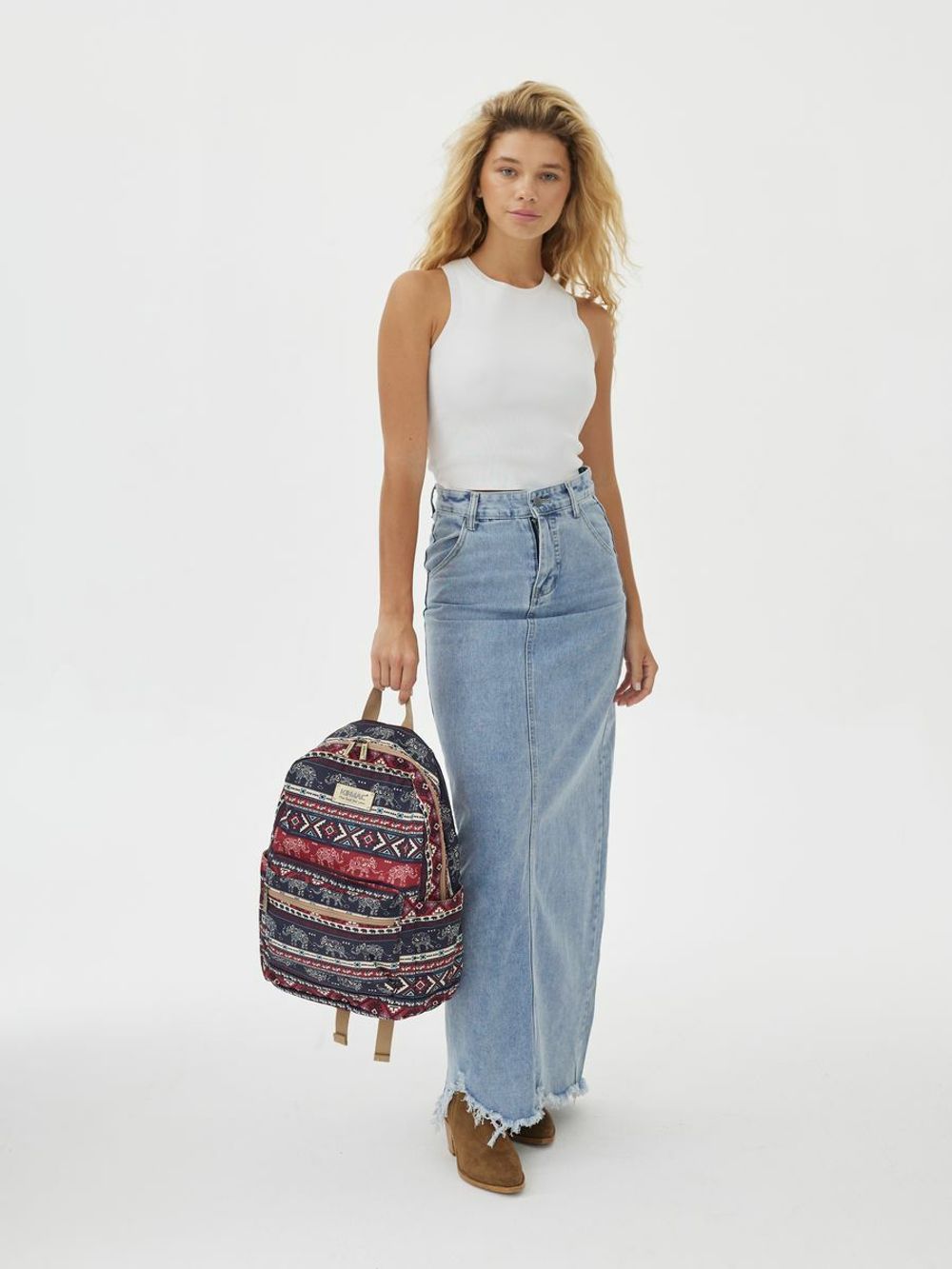 Рюкзак с отделением для ноутбука до 15,6" и USB-портом для зарядки (Бохо слоны)