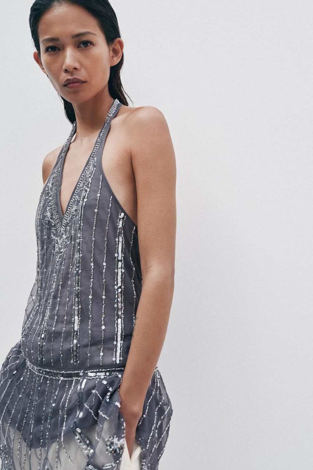 ZARA МИНИ-ПЛАТЬЕ ХАЛТЕР С ПАЙЕТКАМИ, ТЕМНО-СЕРЫЙ