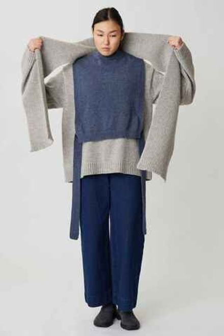 Шарф из шерсти светло-серого цвета