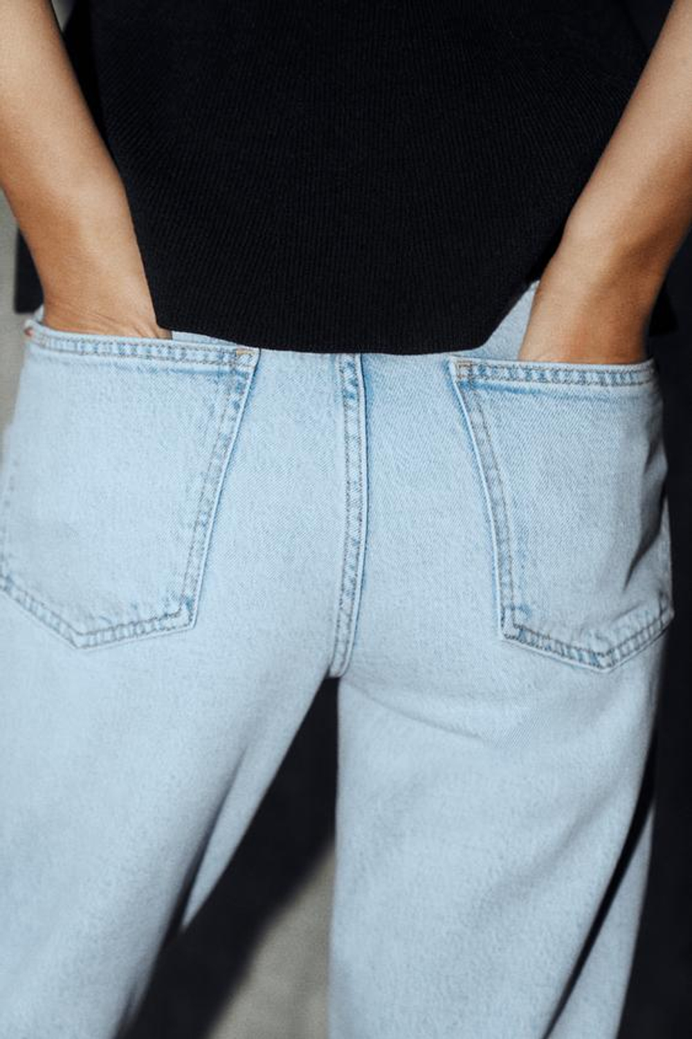 ZARA ДЖИНСЫ Z.01 MOM FIT С ВЫСОКОЙ ПОСАДКОЙ, ГОЛУБОЙ