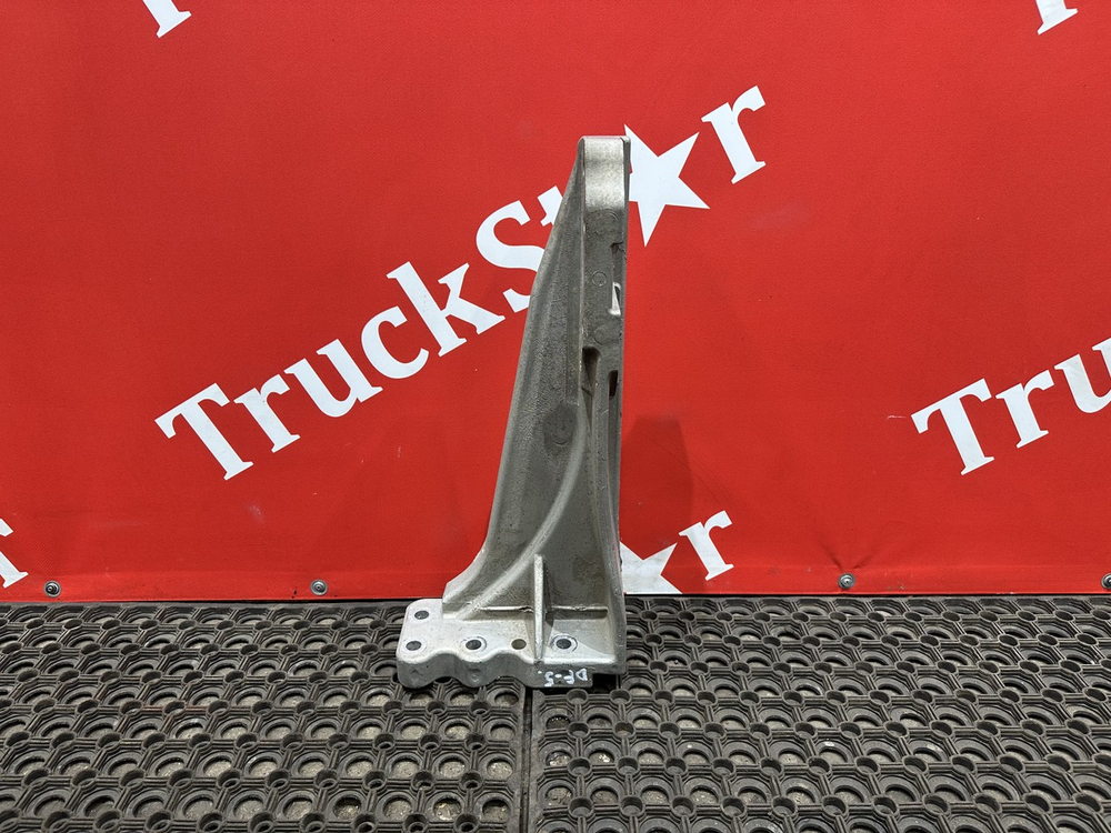 Кронштейн глушителя левый 2023г.