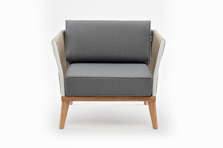 "Касабланка" кресло плетеное из роупа, основание дуб, каркас алюминий светло-серый (RAL7035) муар, роуп серо-коричневый 23мм, ткань серая