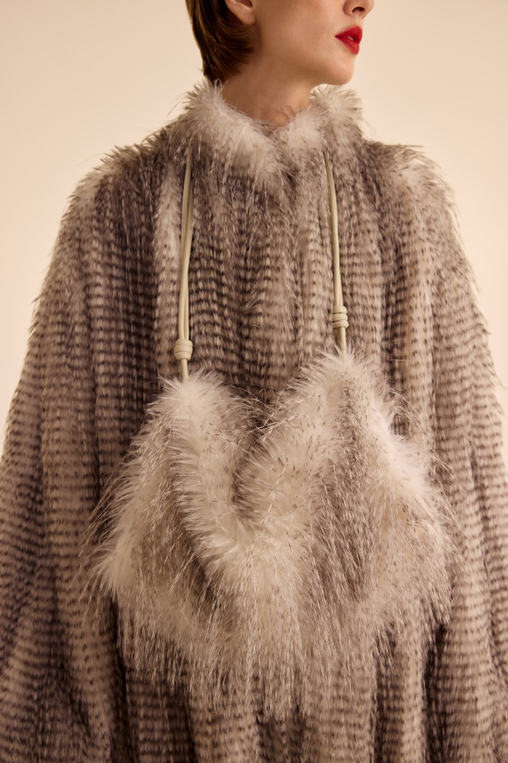 Муфта (Snow Queen), серо-белая