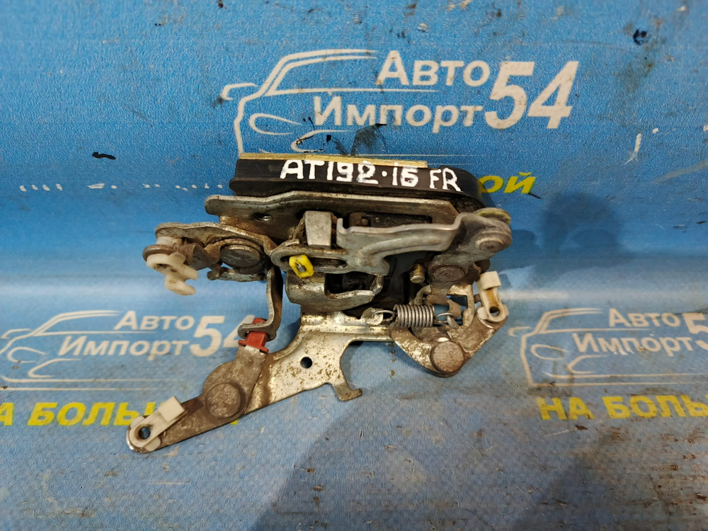 Замок двери передней правой TOYOTA CARINA 1993