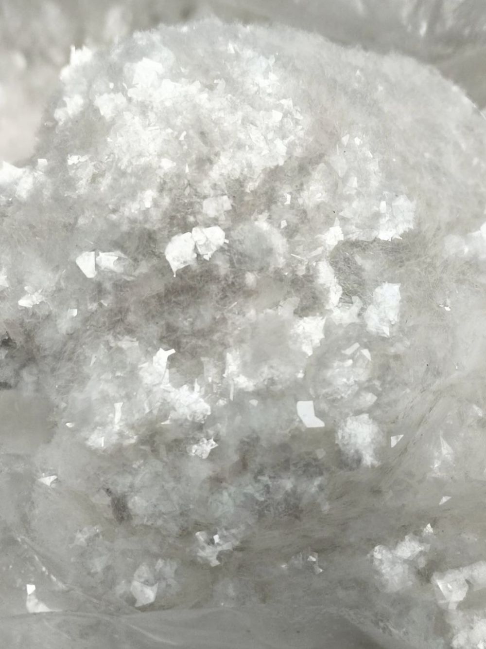 Хлопья - слюда Белые - 88301 - для литья изделий и творчества