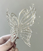 Заколка-краб большая "бабочка" инкрустированная  россыпью страз. 11,5см. Цвет серебро