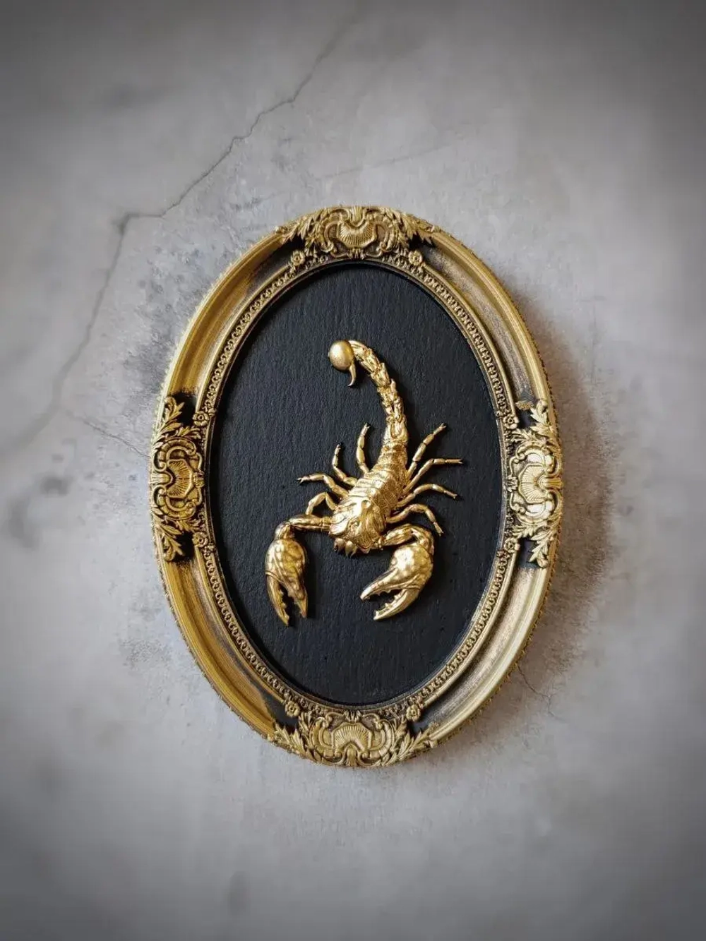 Барельеф на стену из гипса Скорпион