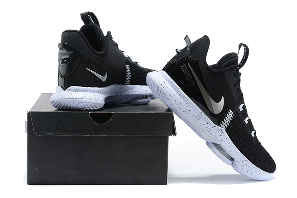 Nike LeBron Witness 5