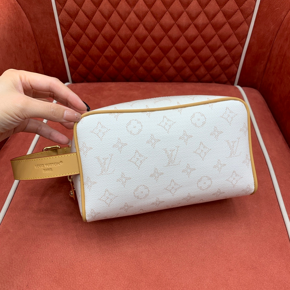 Louis Vuitton Locker Dopp Kit