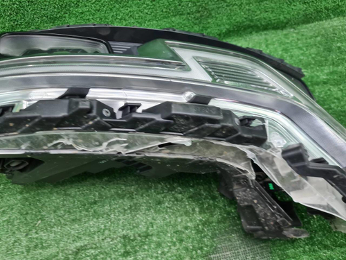 Битая Фара правая Kia Carnival 4 (2020-2023) LED