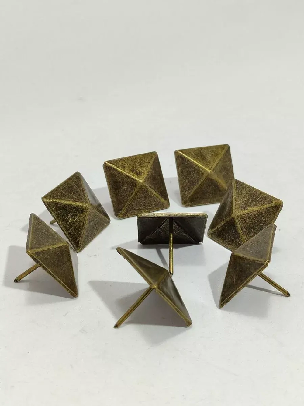 Декоративные гвозди для мебели, дверей и обивки