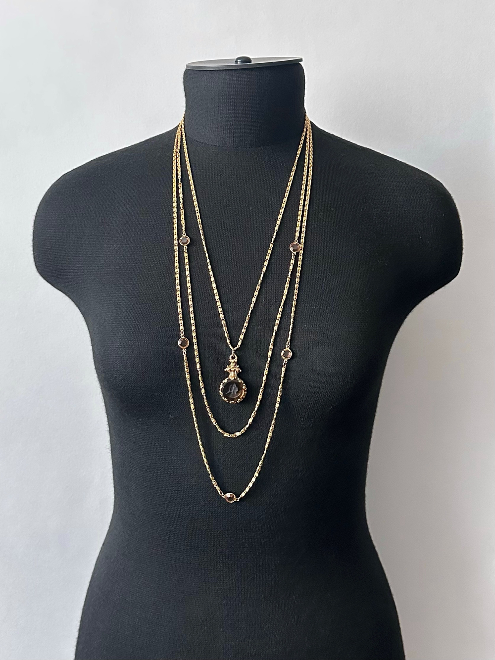 Многоярусная цепь с подвеской Goldette