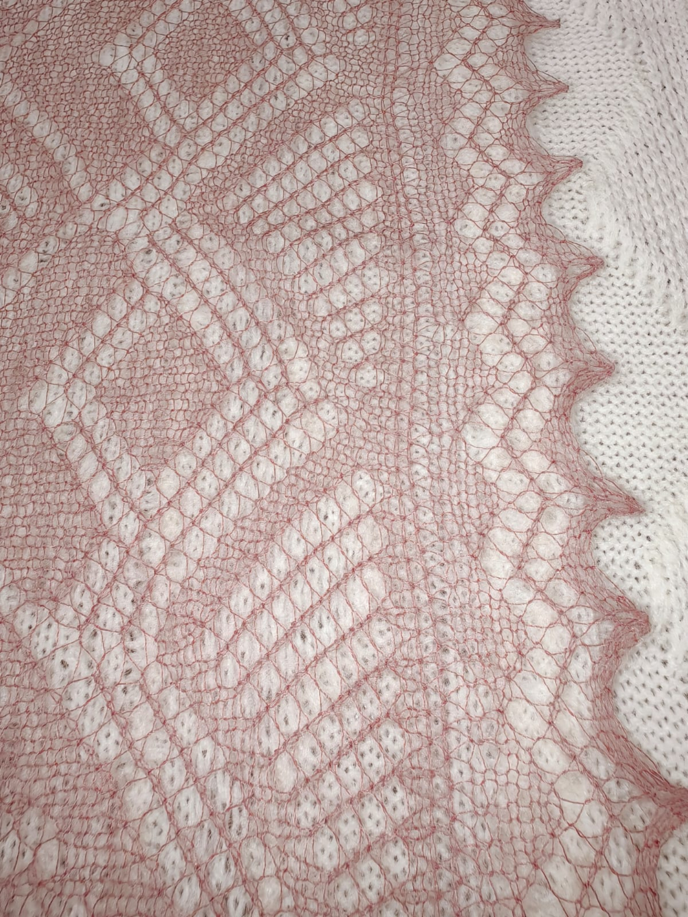 Оренбургский пуховый платок-паутинка А100-06 магнолия