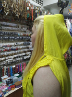 Сарафан с капюшоном Meet c вышивкой, удлиненный сзади, цвет желтый