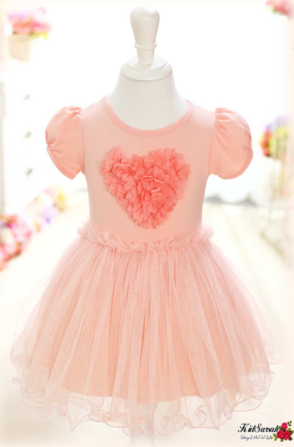 Платье детское с аппликацией "сердце" и пышной юбкой