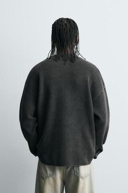 ZARA СВИТЕР ВАФЕЛЬНОГО ПЛЕТЕНИЯ С ЭФФЕКТОМ ПОТЕРТОСТИ, ЛИНЯЛЫЙ ТЕМНО-СИНИЙ