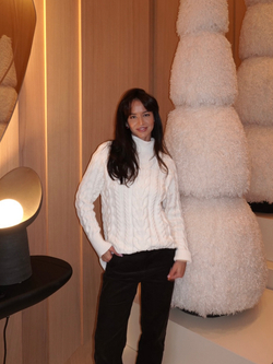 Свитер с косами