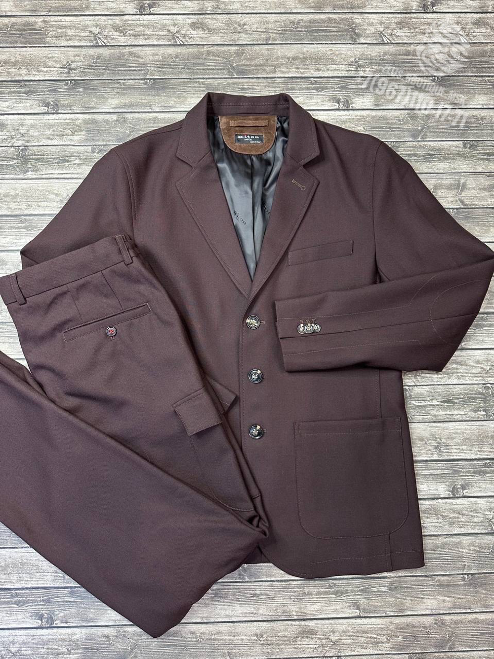 Классический костюм Kiton