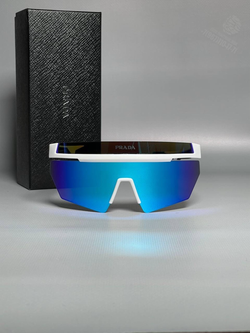 Солнечные очки Prada