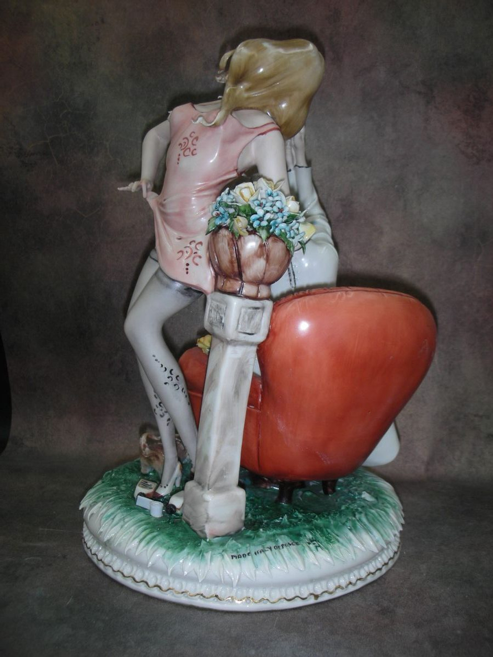 Статуэтка. Фарфор. Докторское наслаждение. Capodimonte. Италия