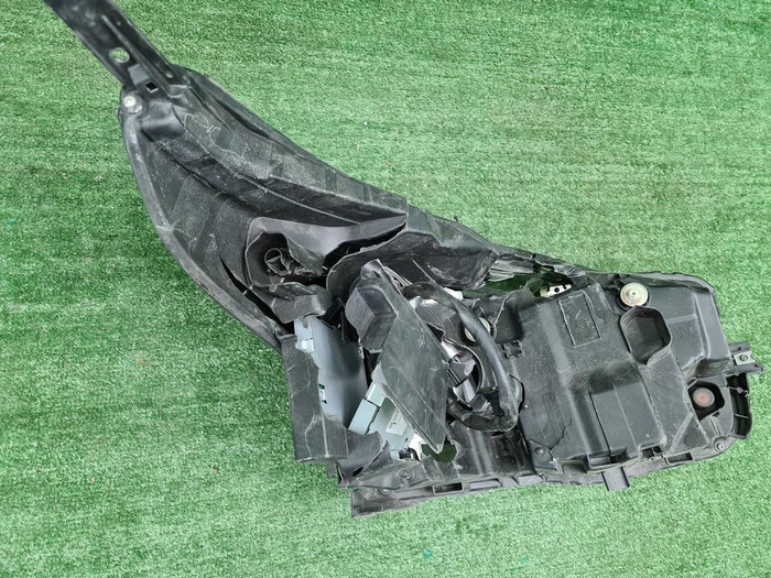 Битая Фара левая Subaru Outback 6 (2019-2022) LED