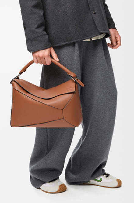 Loewe Большая сумка Puzzle Edge из классической телячьей кожи, коричневый