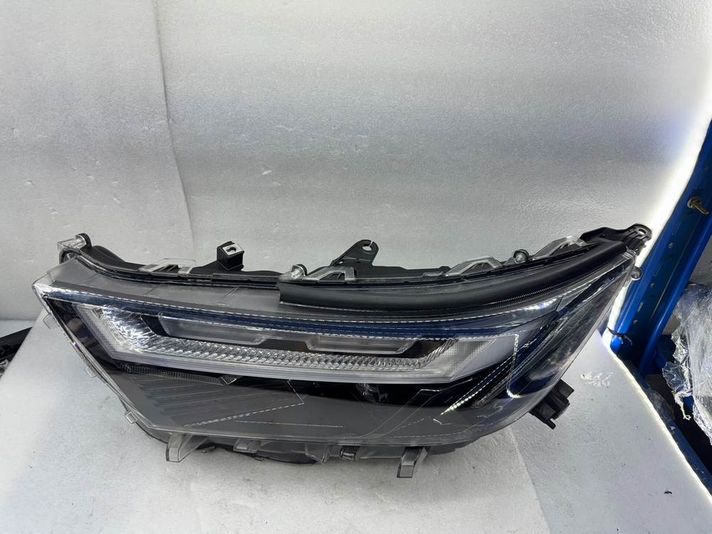 Оригинальная LED фара Toyota RAV4 2020-