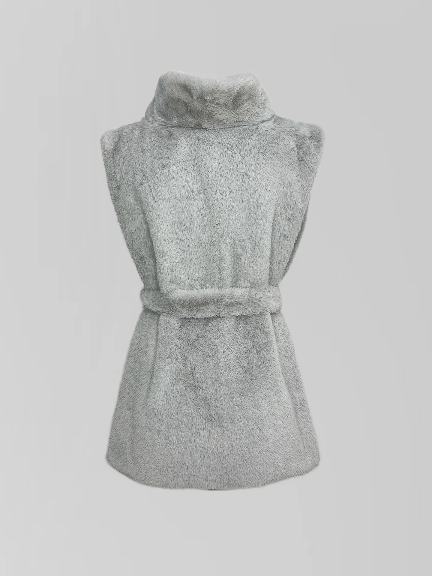 Жилетка Анжелика однотонная меховая с высоким горлом и поясом