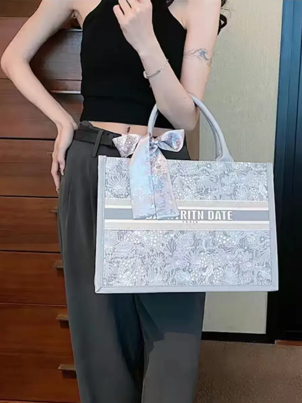 Сумка для учебы большая а4 тоут серая y2k с бантиком