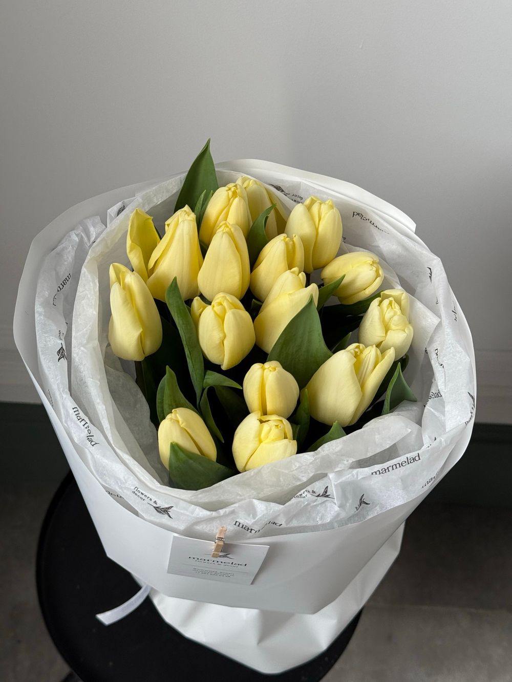 Букет из 15 лимонного тюльпана