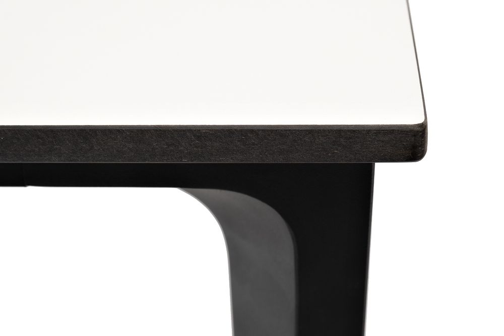 "Малага" обеденный стол из HPL 90х90см, цвет молочный, каркас черный