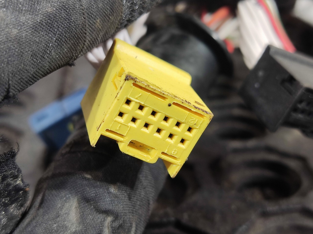 Проводка двери левой 2023г