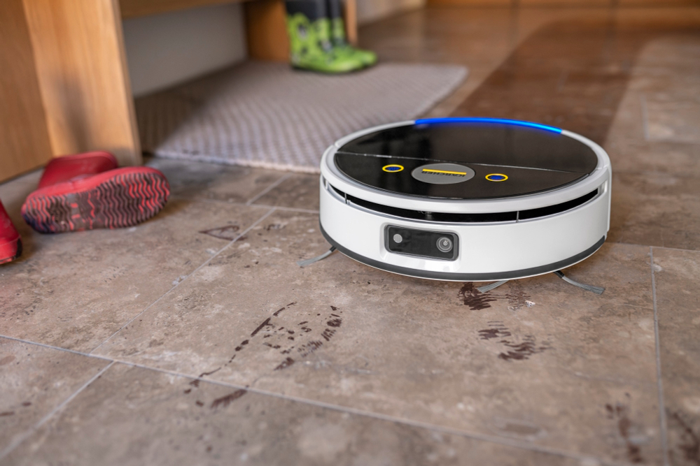 Pобот-пылесос для влажной уборки с роликовой щеткой RVF 7