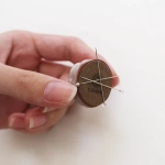 Магнитная игольница конфетка Awaji Kawara Cohana, цвет белый