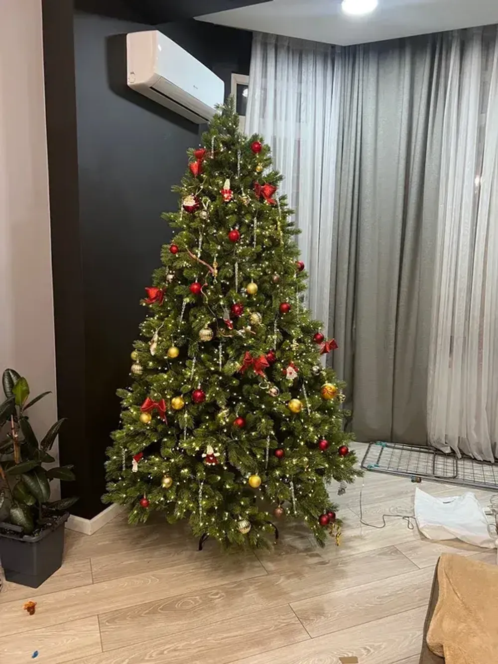 Елка с гирляндой встроенной «La Manche» Ла Манш (Литая хвоя) от 1,8 м до 2,7 м