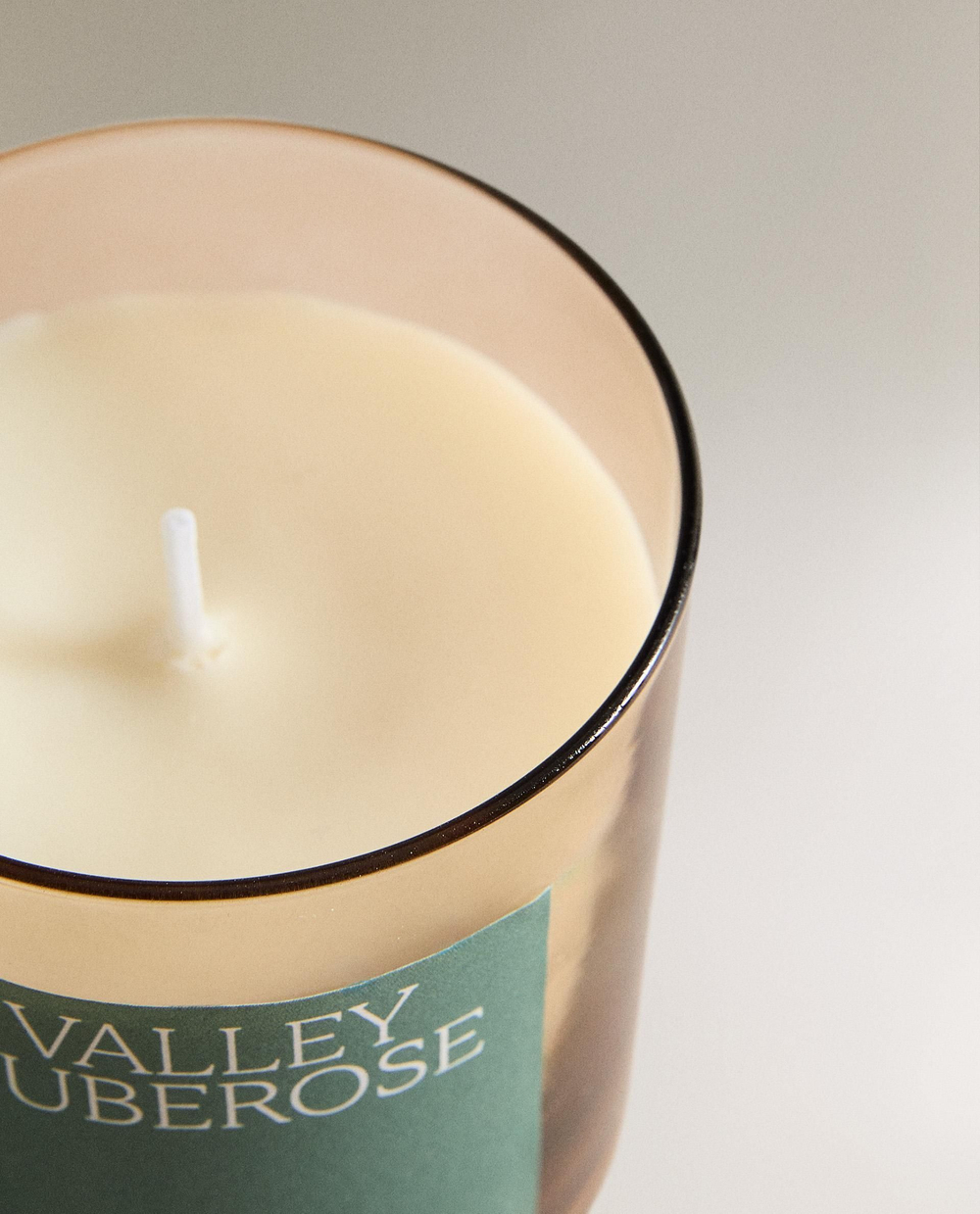 Zara Home - Ароматическая свеча valley tuberose, 250 г