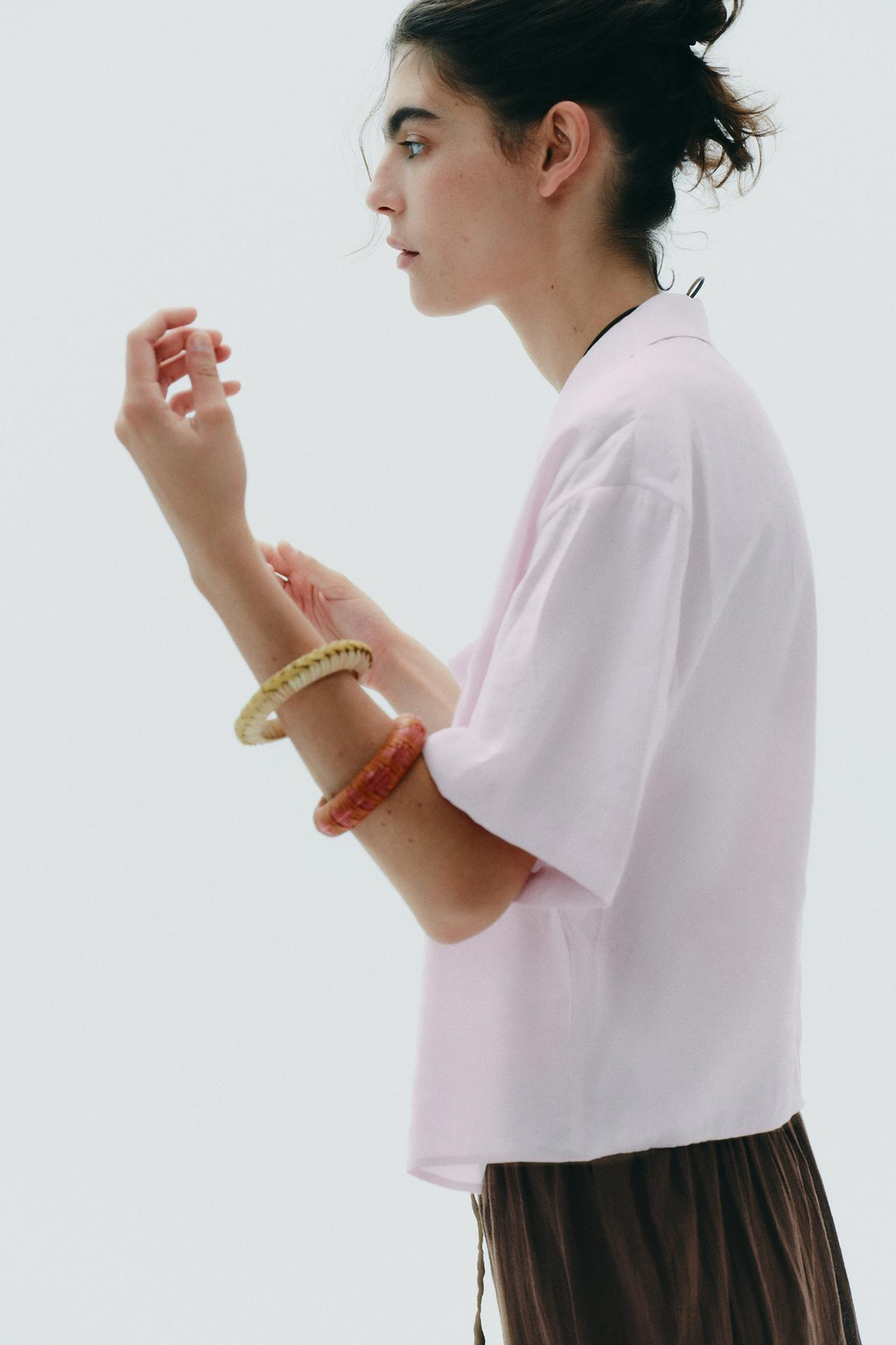 ZARA НАБОР ИЗ 4 БРАСЛЕТОВ ИЗ ДЕРЕВА И РАФИИ, РАЗНОЦВЕТНЫЙ