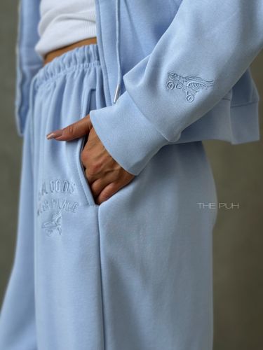 Голубой костюм с вышивкой