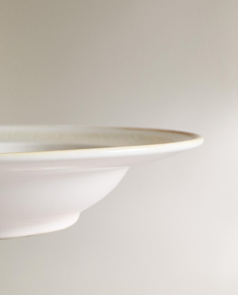 Zara Home тарелка из каменной керамики, цвет бежевый, 27 см