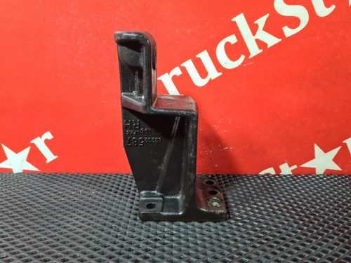 Кронштейн бампера переднего правый