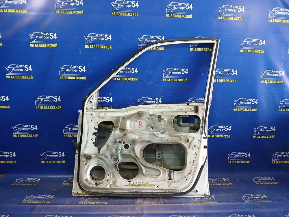 Дверь передняя правая SUZUKI ESCUDO 2000