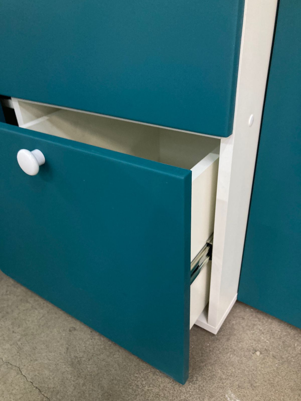 Шкаф 2-х дверный с ящиком Диагональ МДФ белый/аквамарин