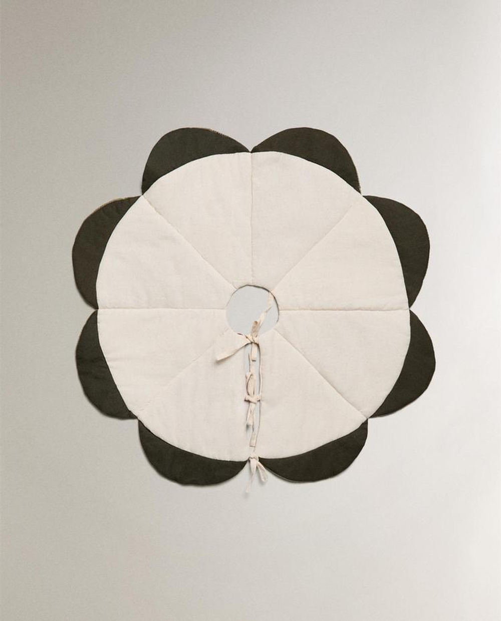 ZARA HOME УКРАШЕНИЕ ДЛЯ ОСНОВАНИЯ ЕЛКИ ИЗ БАРХАТА, РАЗНОЦВЕТНЫЙ