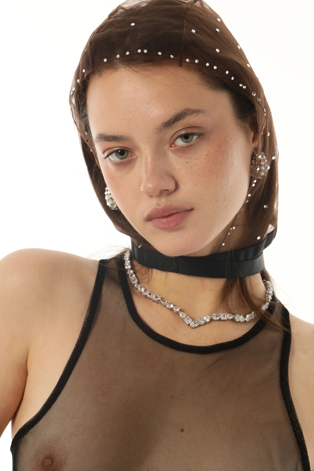 Чепчик с камнями